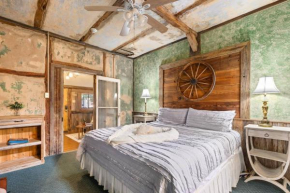 #5 The Dog Run Suite at Garrison in Gruene